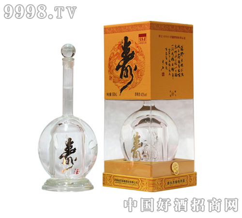 百泉龙寿酒是百泉春旗下的一款浓香型产品,此酒是一款祝寿酒,祝消费者